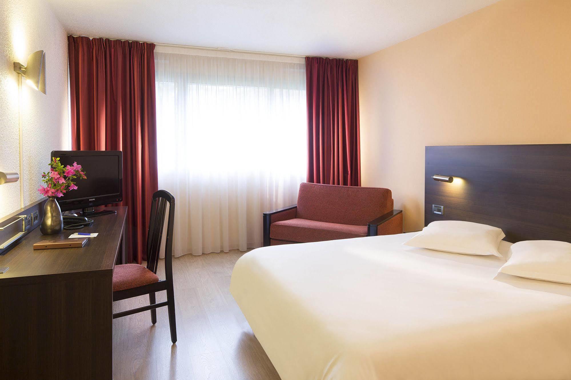 Oceania Quimper Hotel Luaran gambar